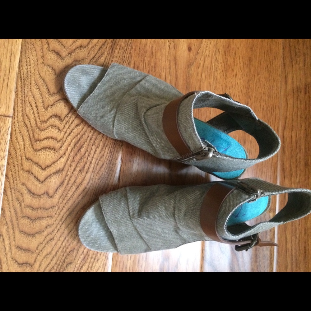 Blowfish wedge ankle shoes